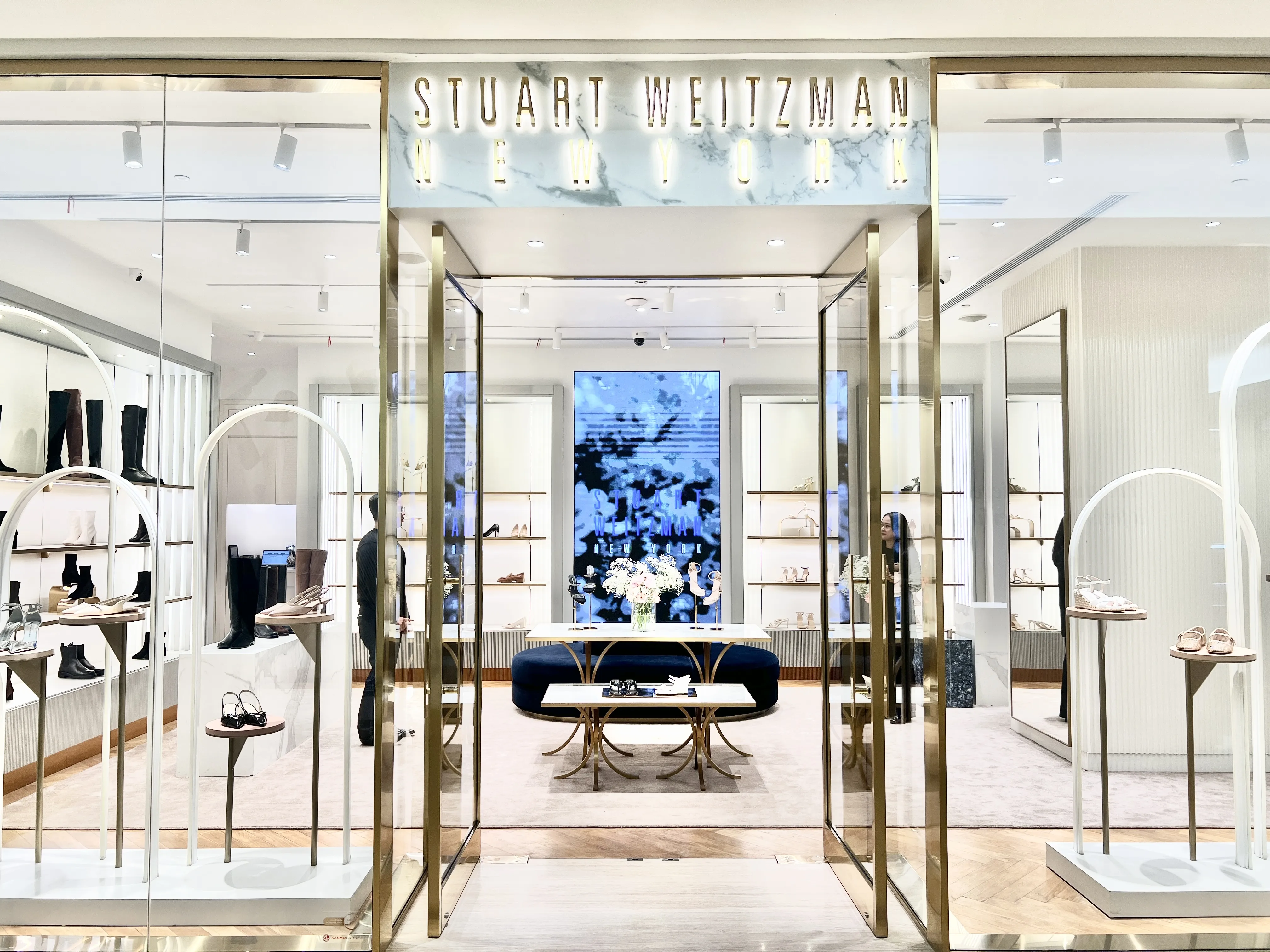 STUART WEITZMAN